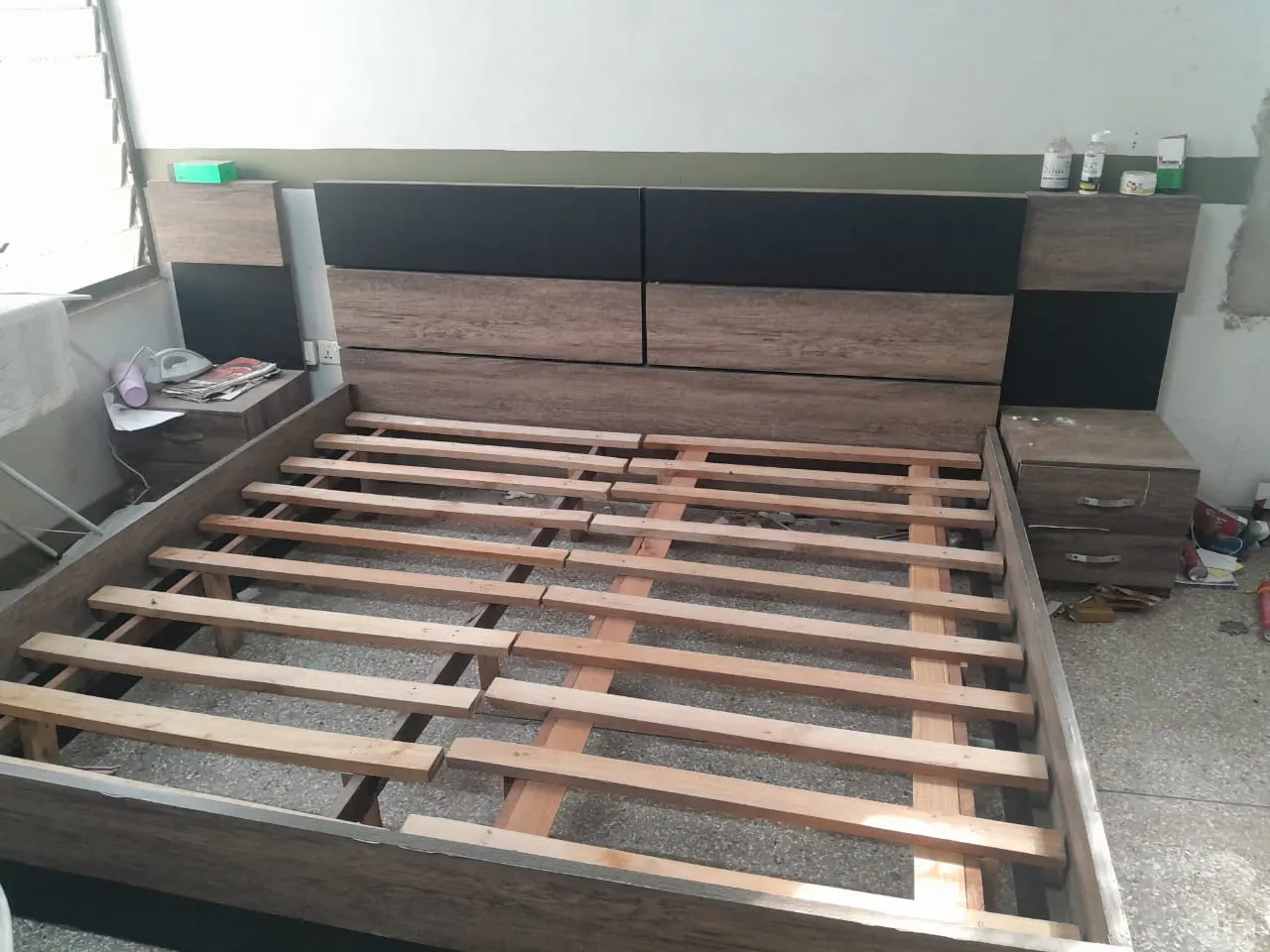 KING SIZE WOODEN BED